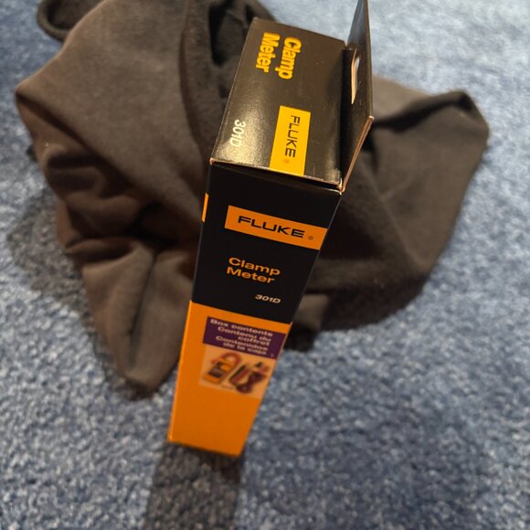 Fluke 301D AC/DC Clamp Meter - Picture 4 of 7